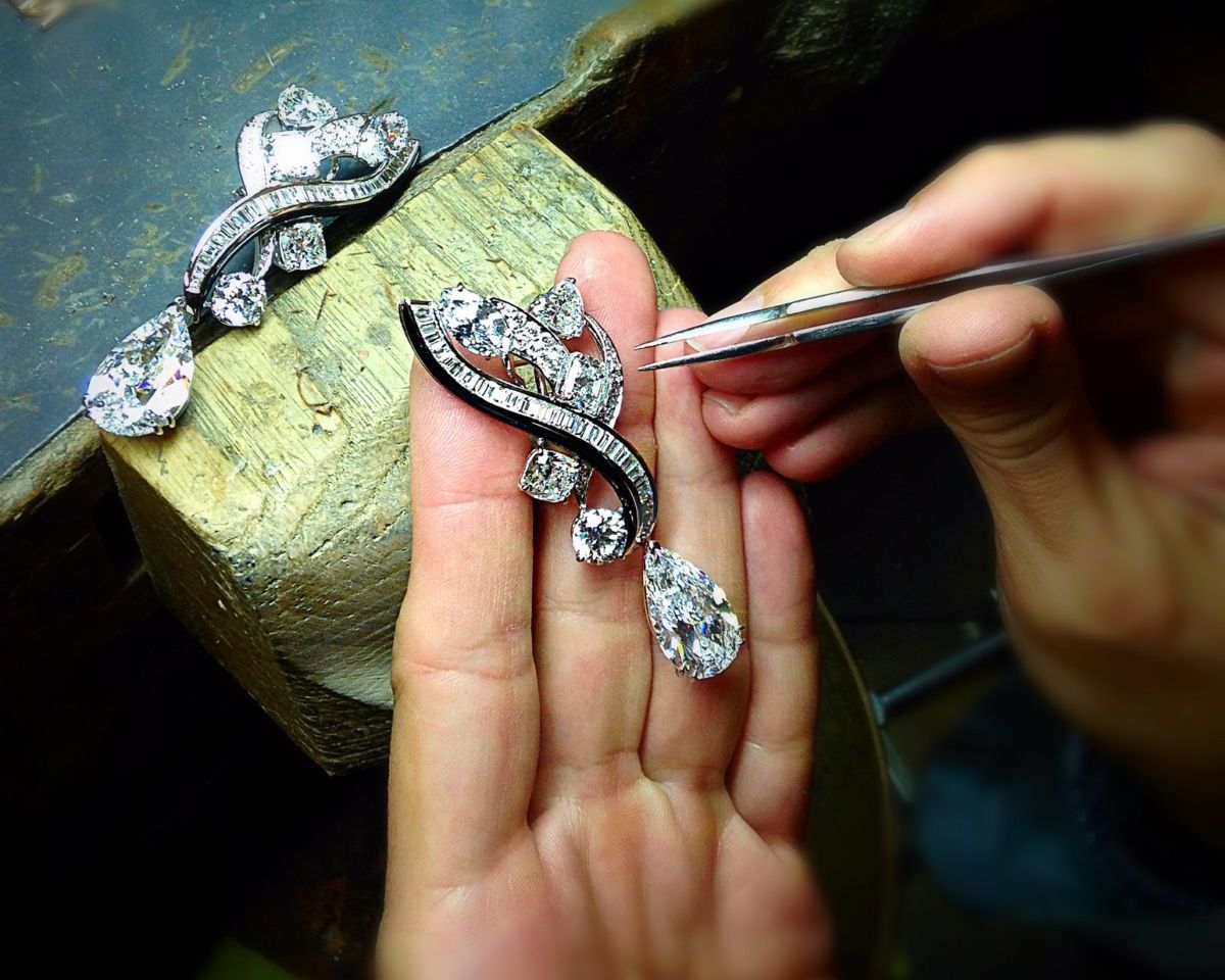 scavia lavorazione orecchino