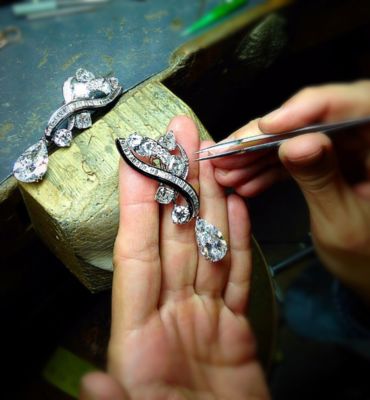 scavia lavorazione orecchino