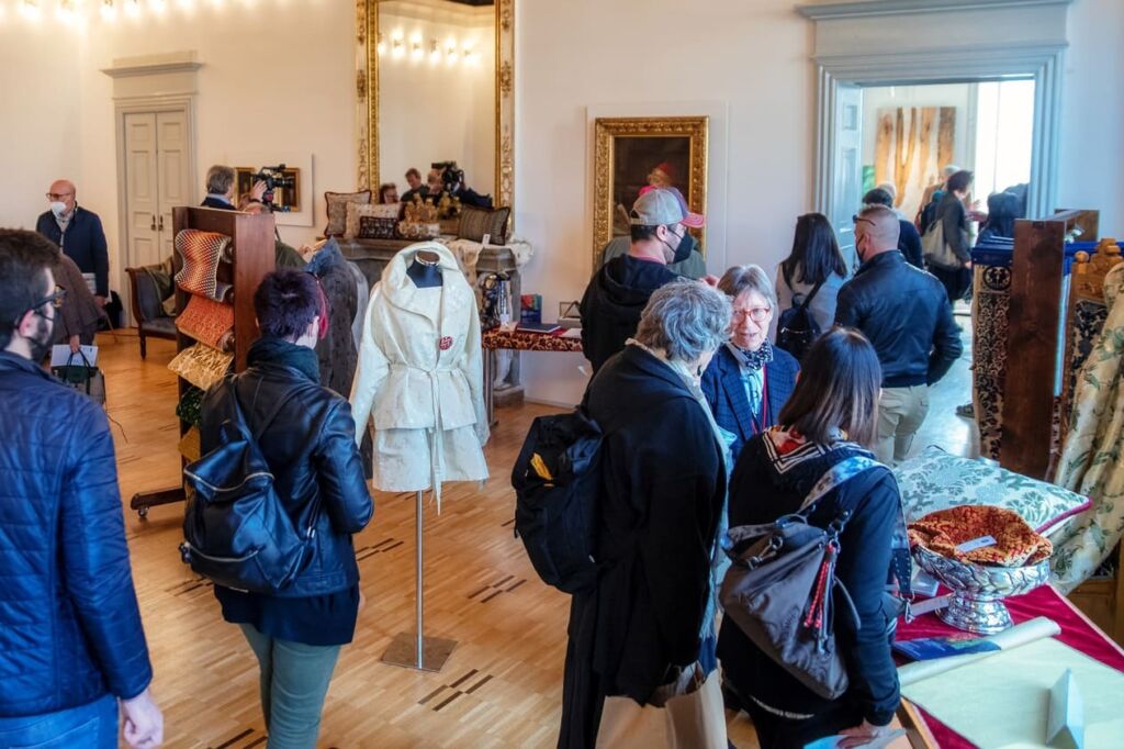 sala 2 con visitatori