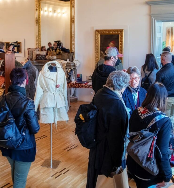 sala 2 con visitatori